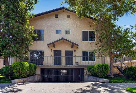 216 W Tujunga #A