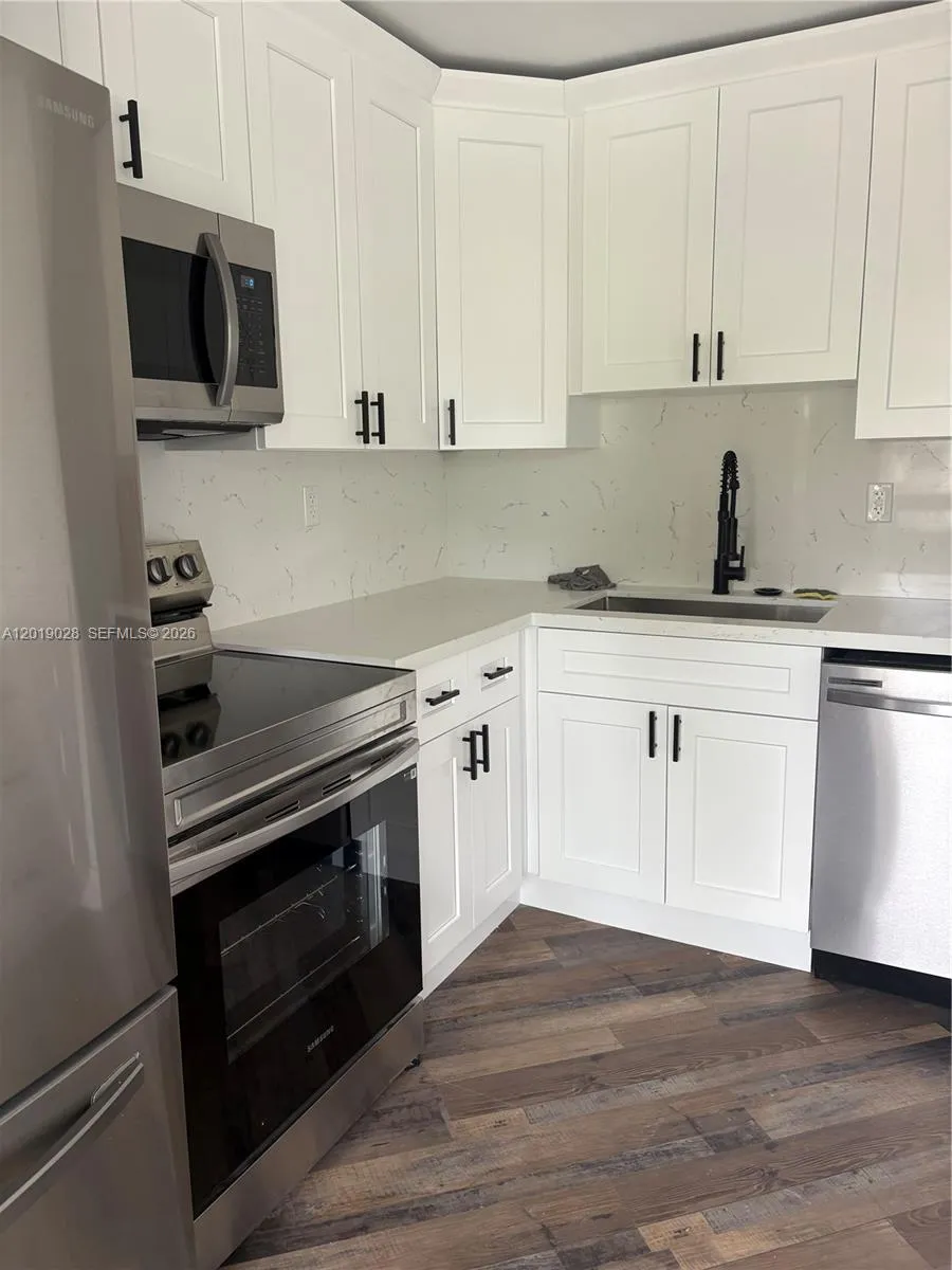 1405 SW 122nd Ave #10-13 Miami, FL 33184