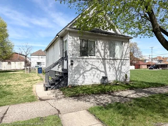 57 Oak Street River Rouge City, MI 48218