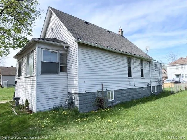 57 Oak Street River Rouge City, MI 48218