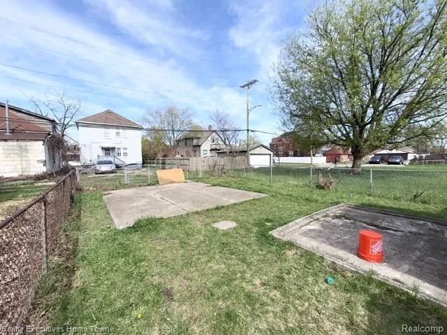 57 Oak Street River Rouge City, MI 48218