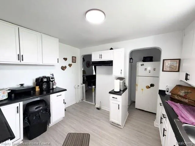 57 Oak Street River Rouge City, MI 48218