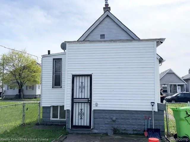 57 Oak Street River Rouge City, MI 48218