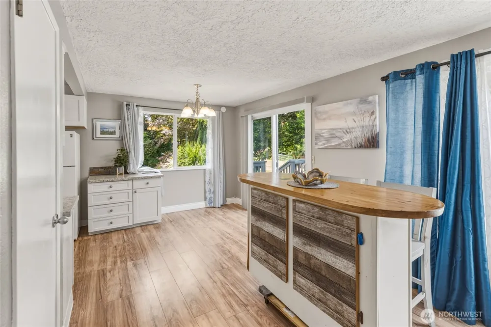 369 E Birnie Slough Road Cathlamet, WA 98612