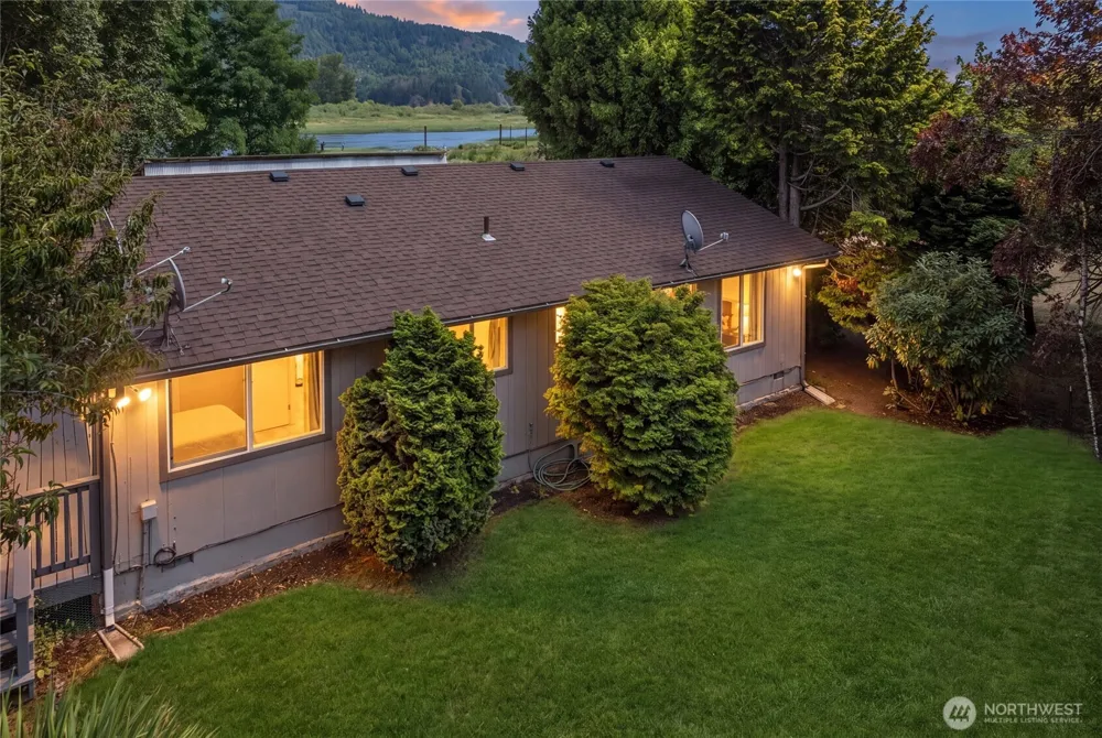 369 E Birnie Slough Road Cathlamet, WA 98612