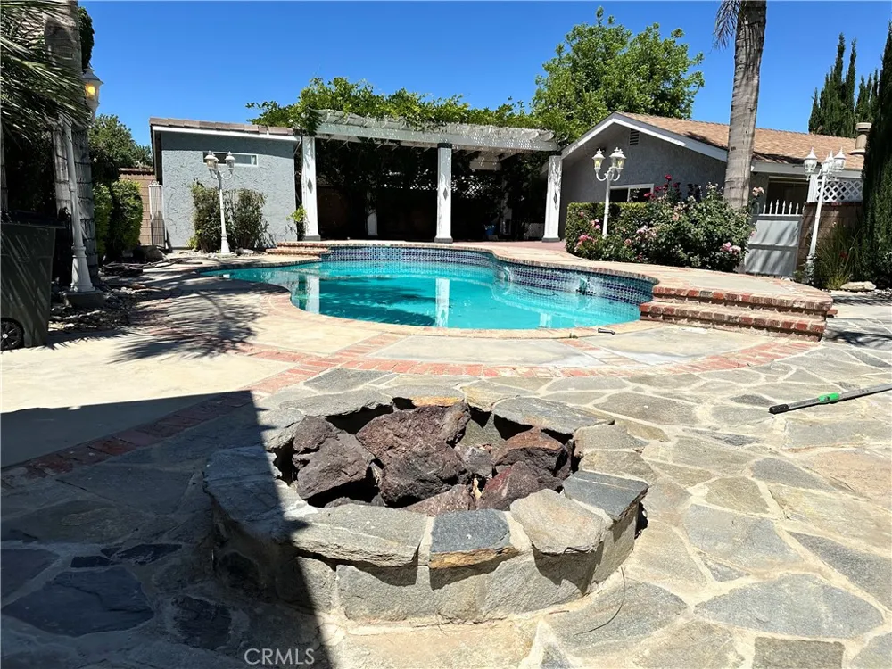 4761 W Avenue Quartz Hill, CA 93536