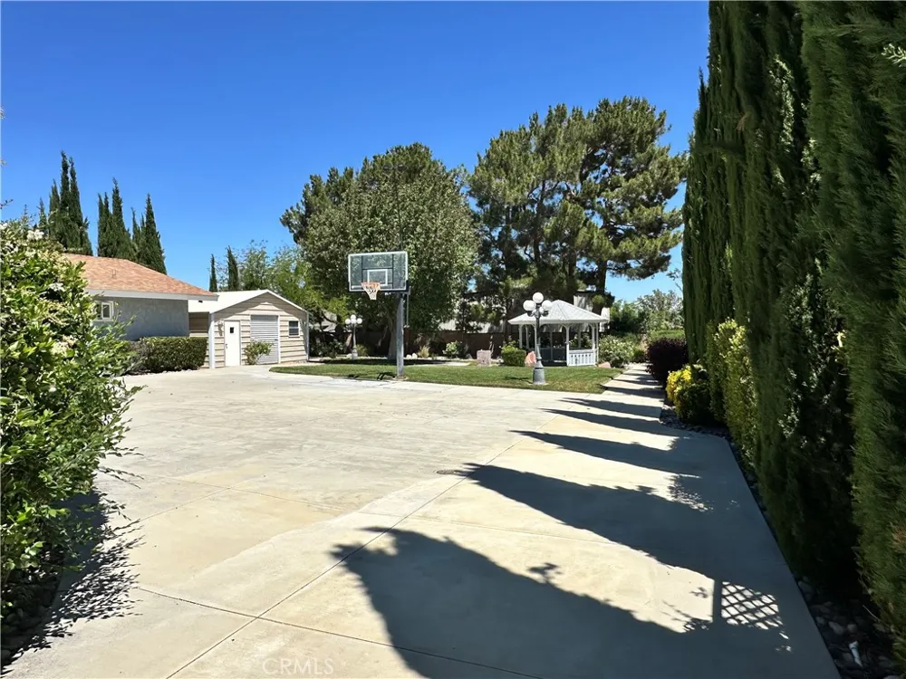 4761 W Avenue Quartz Hill, CA 93536