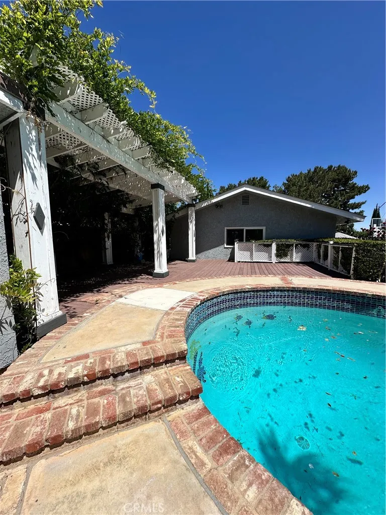 4761 W Avenue Quartz Hill, CA 93536