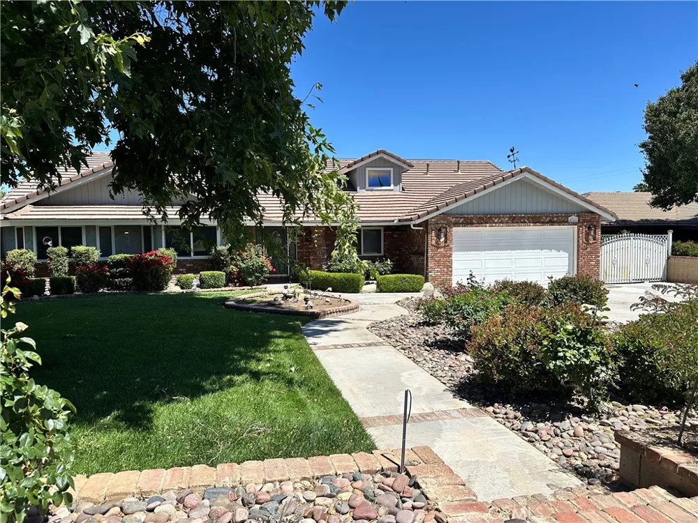 4761 W Avenue Quartz Hill, CA 93536
