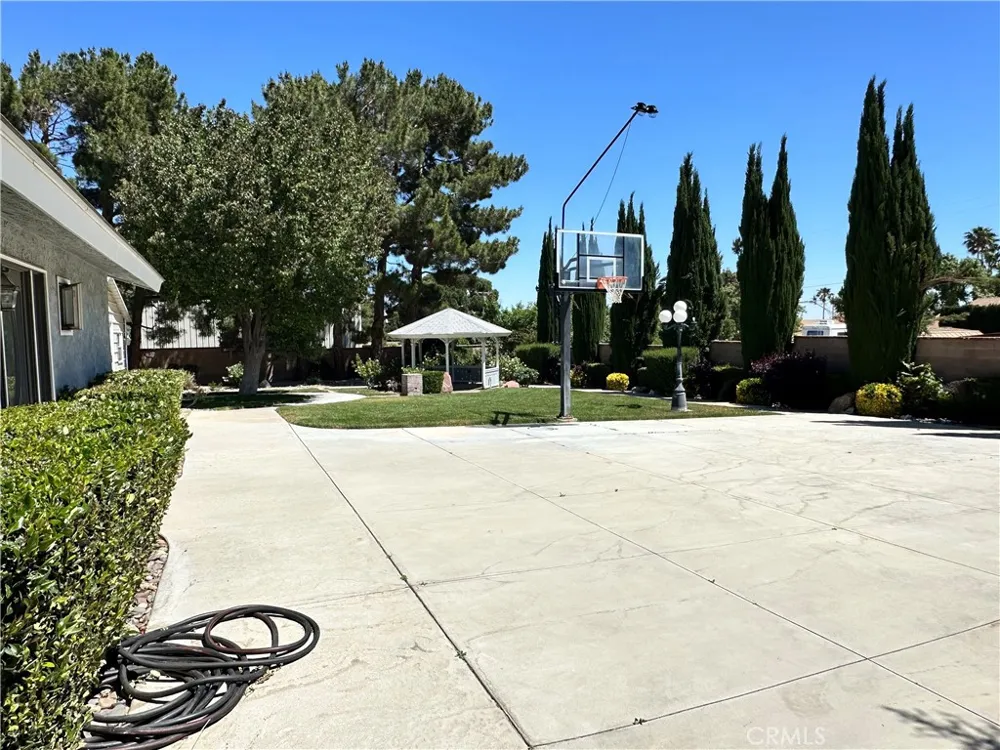 4761 W Avenue Quartz Hill, CA 93536