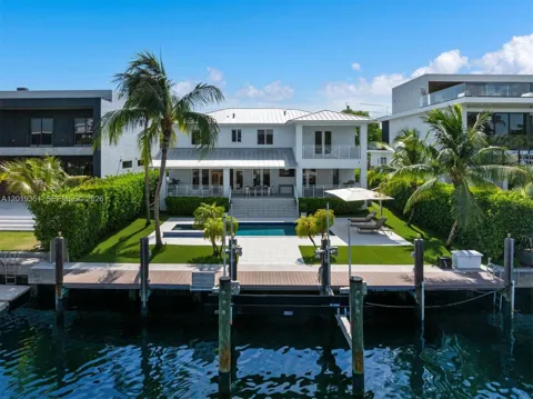 13040 Bayshore Dr