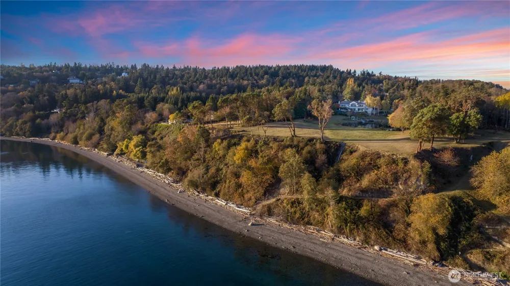 4205 SW Point Robinson Road Vashon, WA 98070