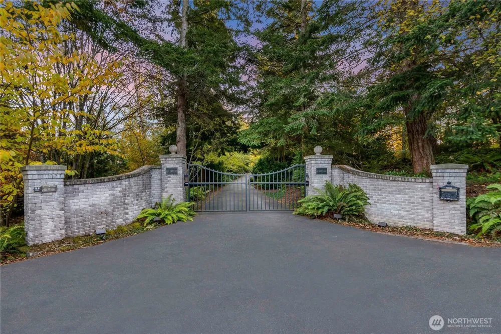 4205 SW Point Robinson Road Vashon, WA 98070
