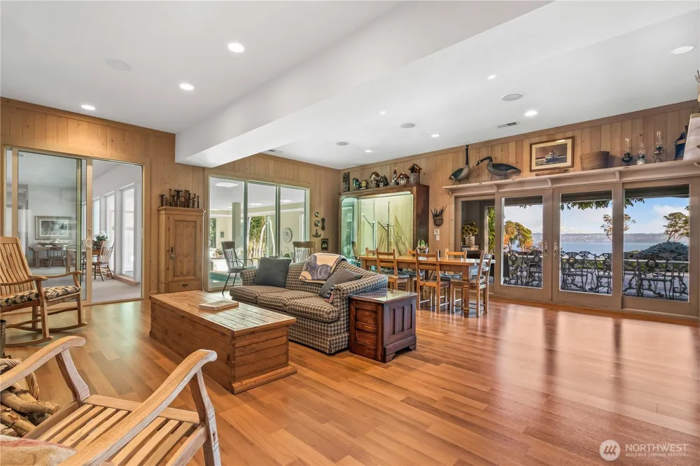 4205 SW Point Robinson Road Vashon, WA 98070