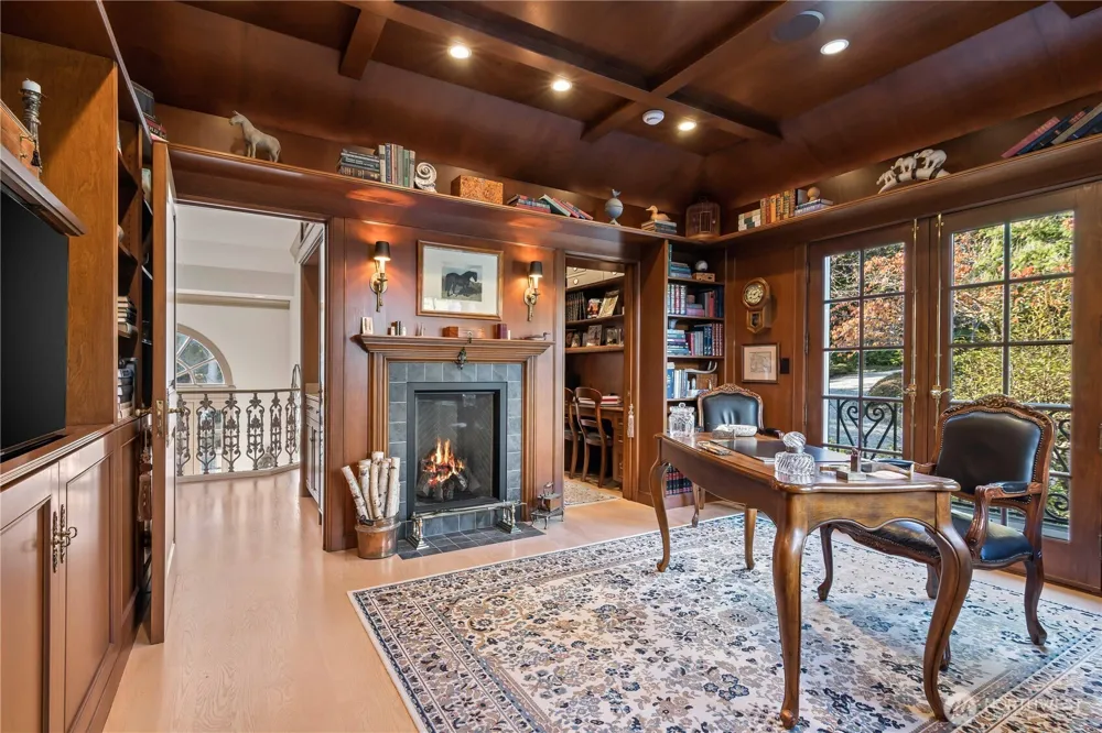 4205 SW Point Robinson Road Vashon, WA 98070