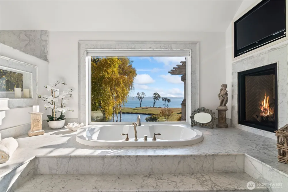 4205 SW Point Robinson Road Vashon, WA 98070