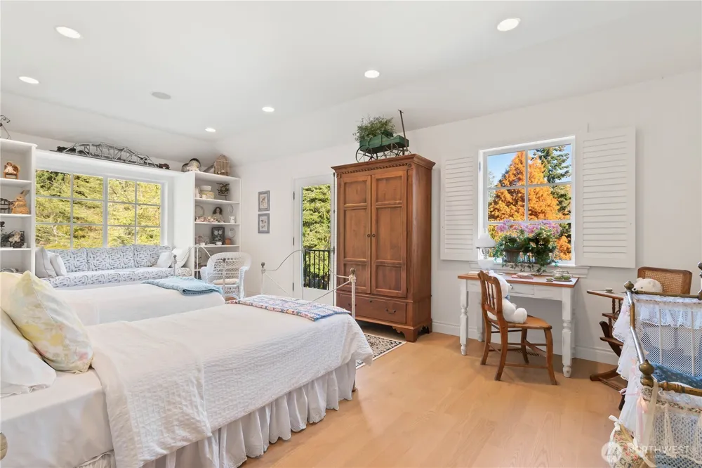 4205 SW Point Robinson Road Vashon, WA 98070