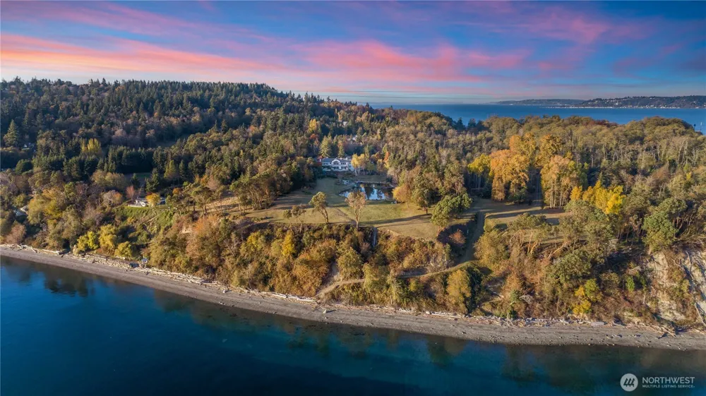 4205 SW Point Robinson Road Vashon, WA 98070