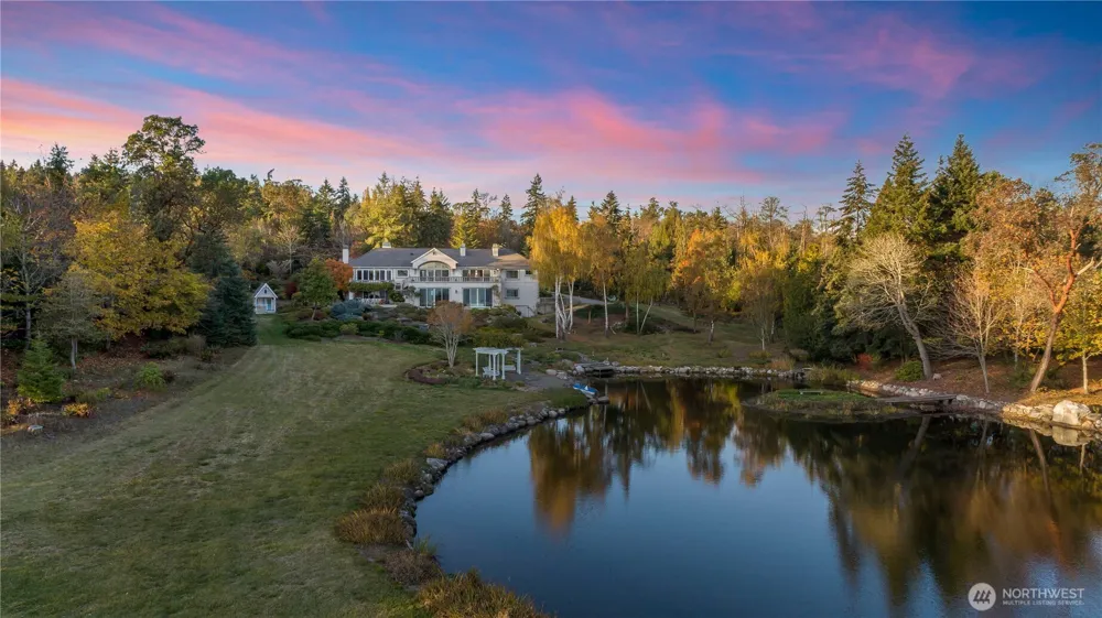 4205 SW Point Robinson Road Vashon, WA 98070