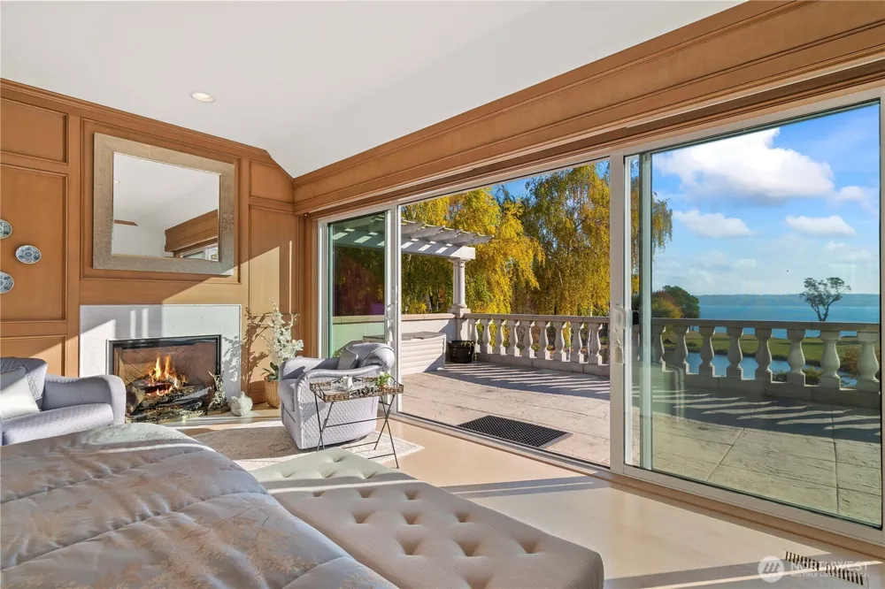 4205 SW Point Robinson Road Vashon, WA 98070