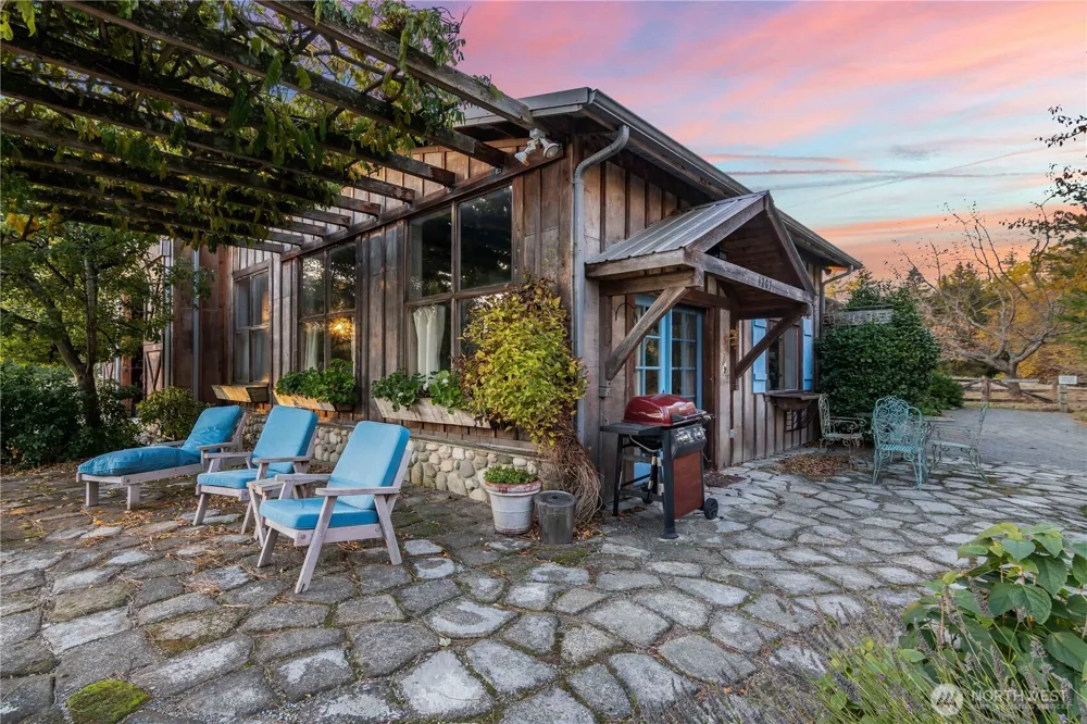 4205 SW Point Robinson Road Vashon, WA 98070