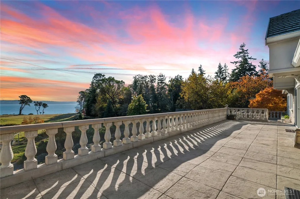 4205 SW Point Robinson Road Vashon, WA 98070