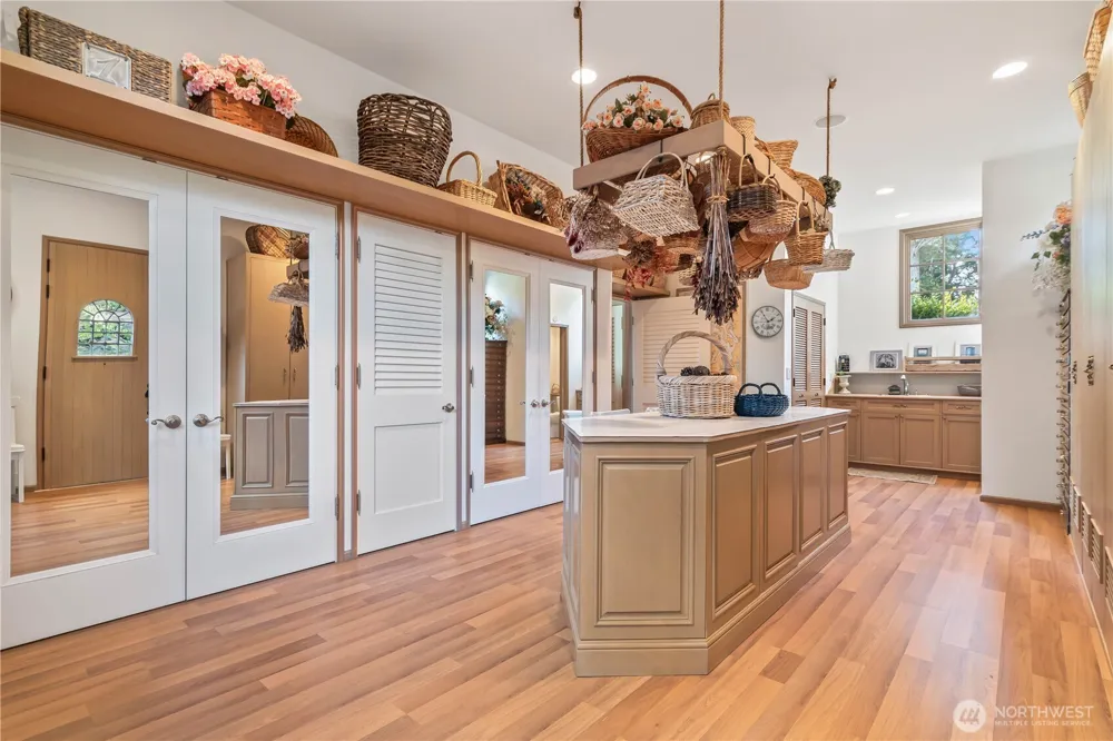 4205 SW Point Robinson Road Vashon, WA 98070