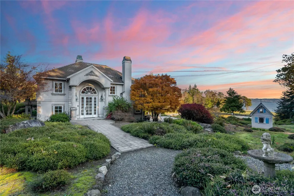 4205 SW Point Robinson Road Vashon, WA 98070