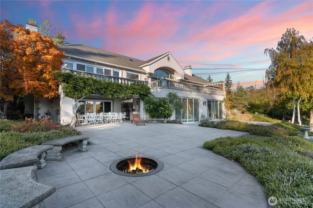 4205 SW Point Robinson Road Vashon, WA 98070