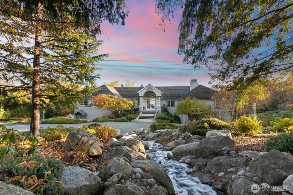4205 SW Point Robinson Road Vashon, WA 98070