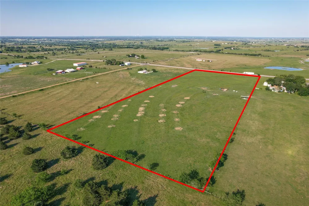 8394 S Us Highway 77 La Grange, TX 78945