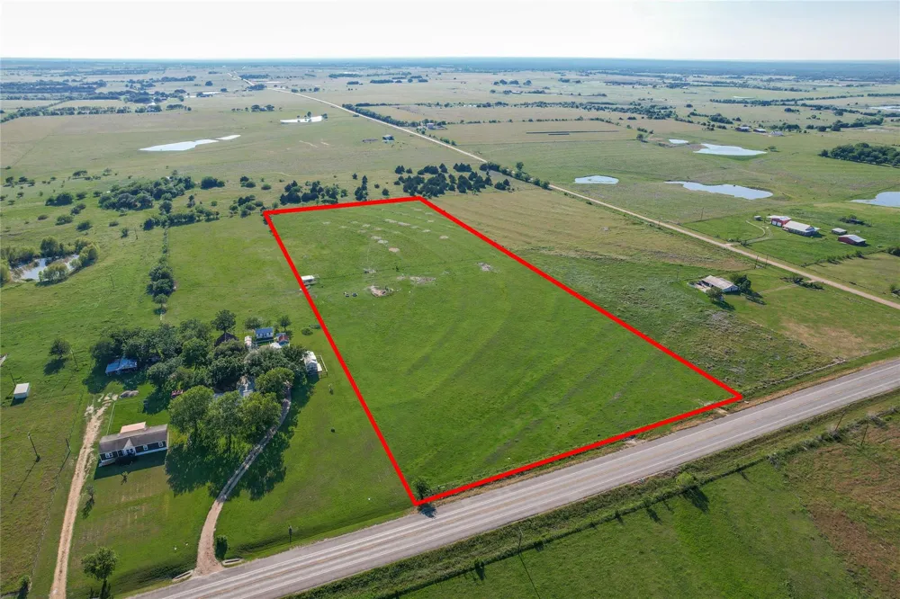 8394 S Us Highway 77 La Grange, TX 78945