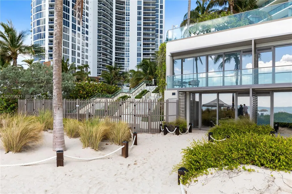 18975 Collins Ave #C-1 Sunny Isles Beach, FL 33160