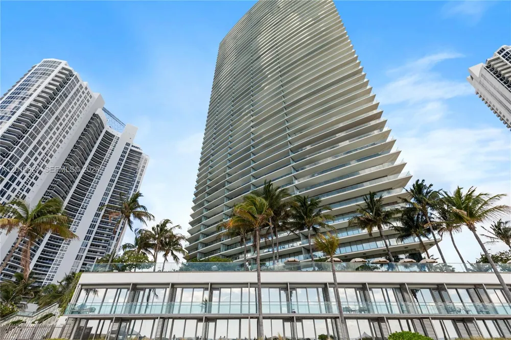 18975 Collins Ave #C-1 Sunny Isles Beach, FL 33160