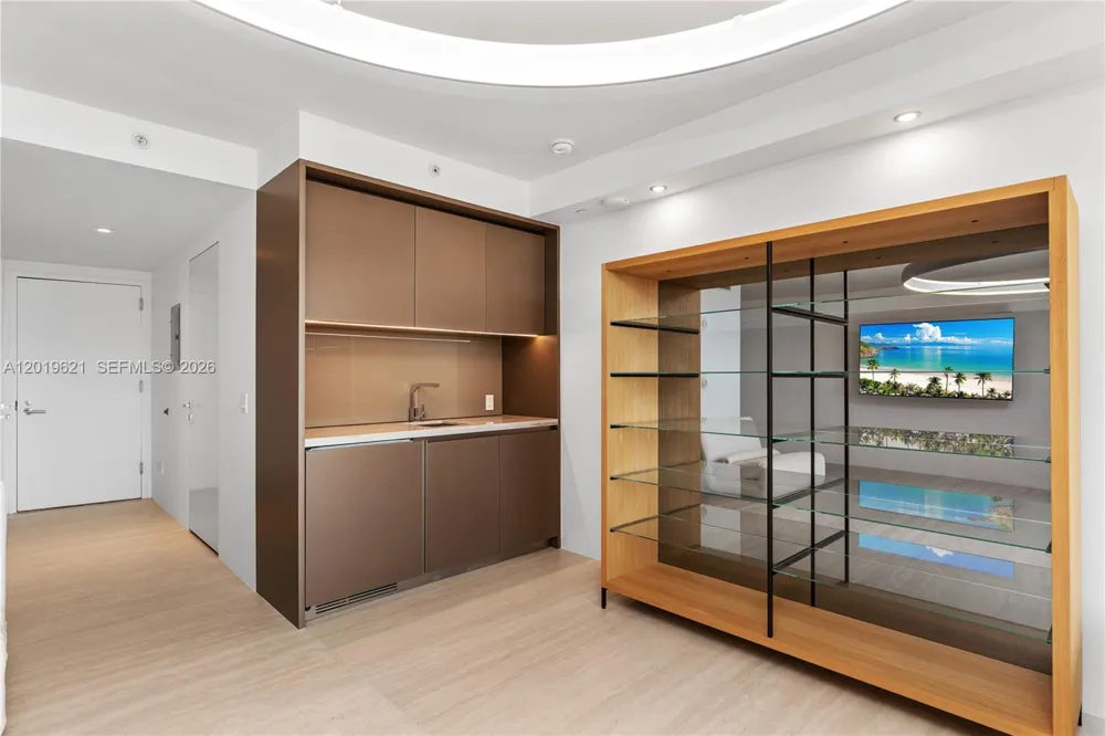 18975 Collins Ave #C-1 Sunny Isles Beach, FL 33160