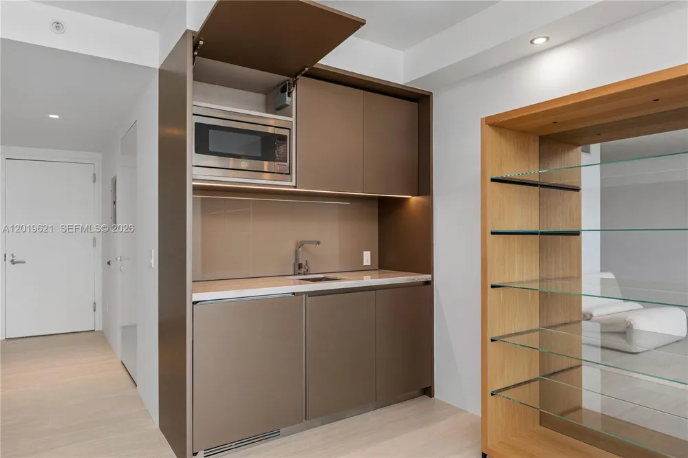18975 Collins Ave #C-1 Sunny Isles Beach, FL 33160