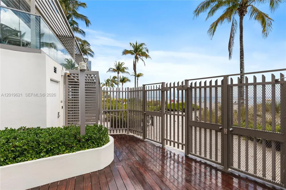 18975 Collins Ave #C-1 Sunny Isles Beach, FL 33160