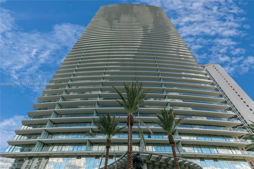 18975 Collins Ave #C-1 Sunny Isles Beach, FL 33160