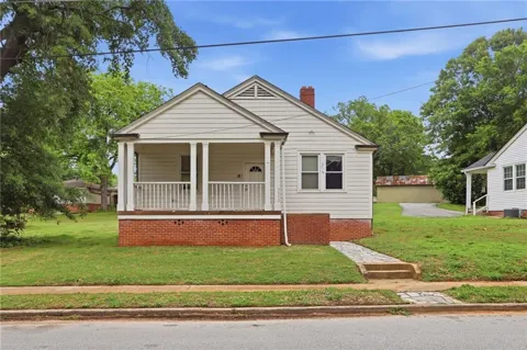 3312 Bloomfield Avenue