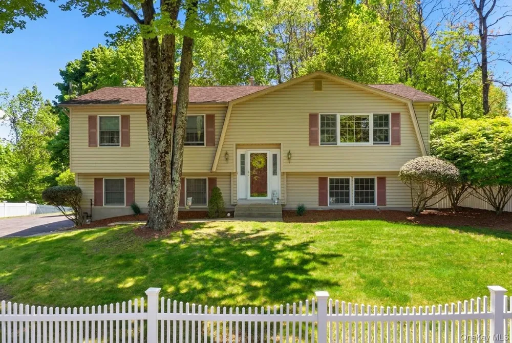 10 Sabin Drive Airmont, NY 10901
