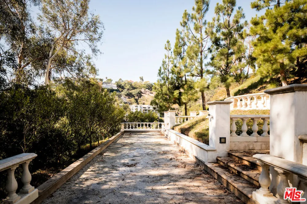 1436 Bella Drive Beverly Hills, CA 90210