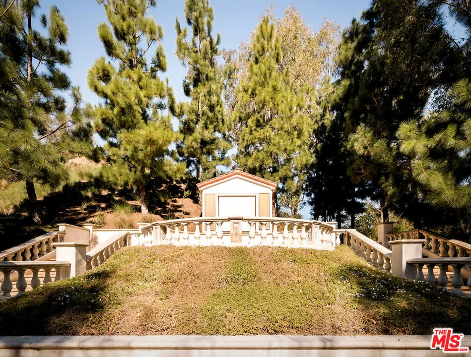 1436 Bella Drive Beverly Hills, CA 90210