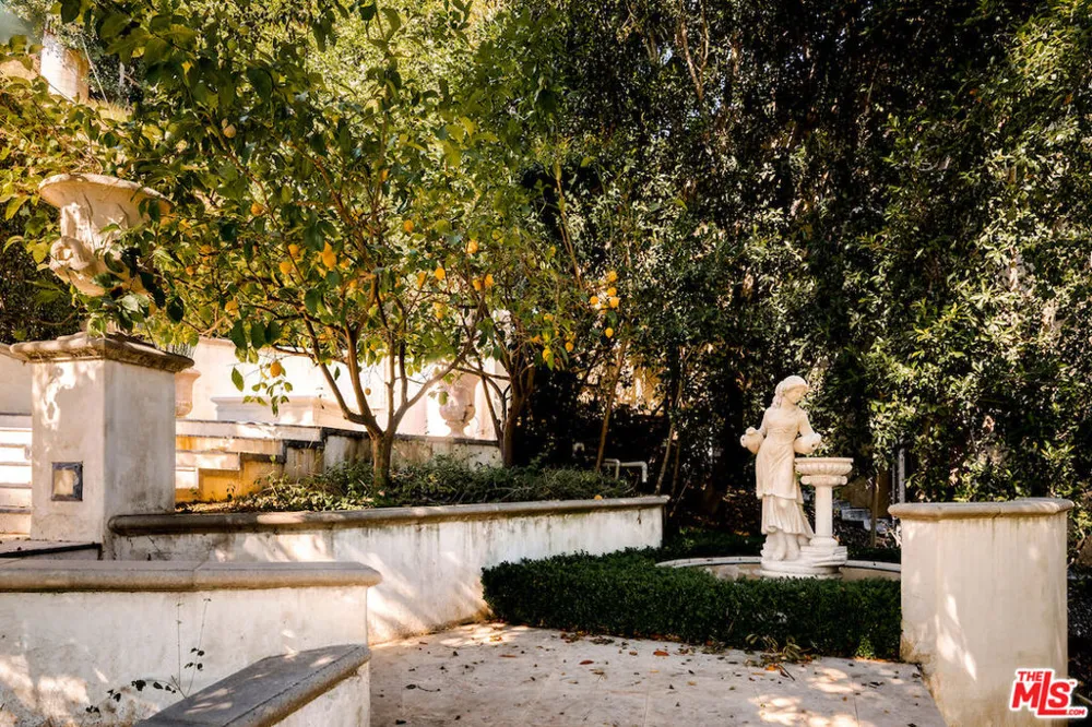 1436 Bella Drive Beverly Hills, CA 90210
