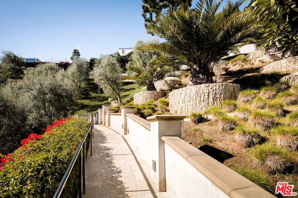 1436 Bella Drive Beverly Hills, CA 90210