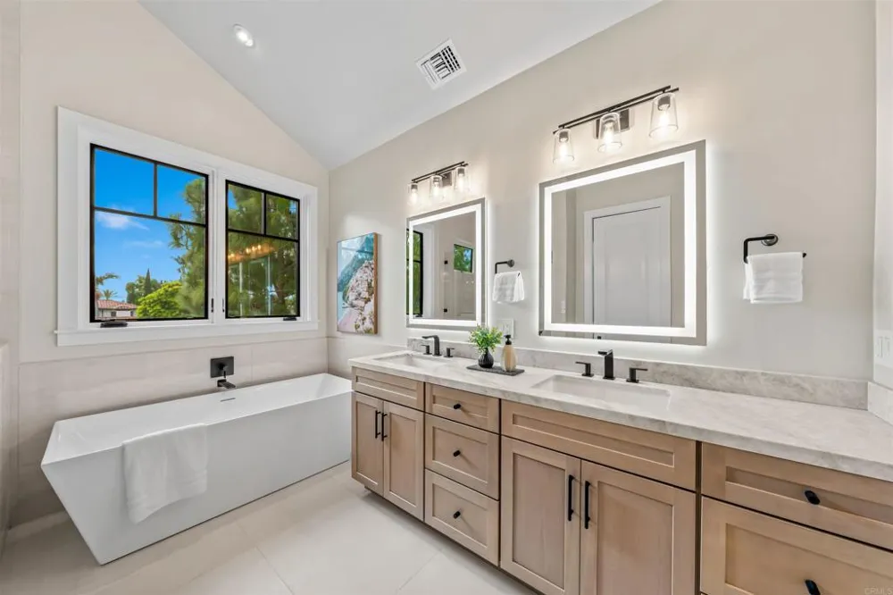 305 J AVENUE Coronado, CA 92118