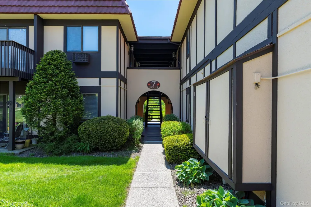 7 Loudon Drive #8 Fishkill, NY 12524