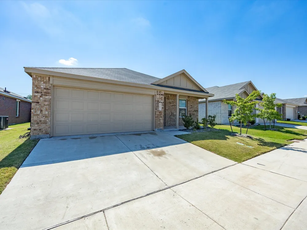 4952 Stonebridge Drive Ennis, TX 75119