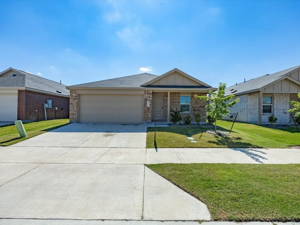 4952 Stonebridge Drive Ennis, TX 75119