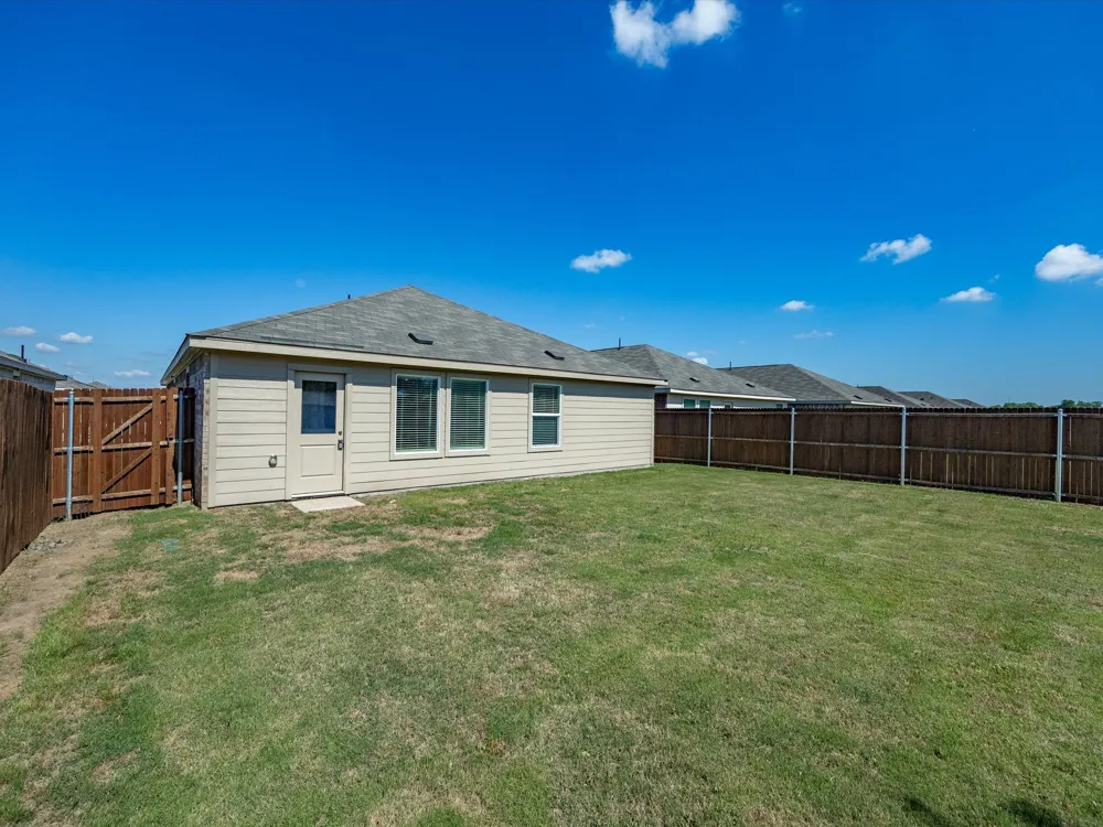 4952 Stonebridge Drive Ennis, TX 75119