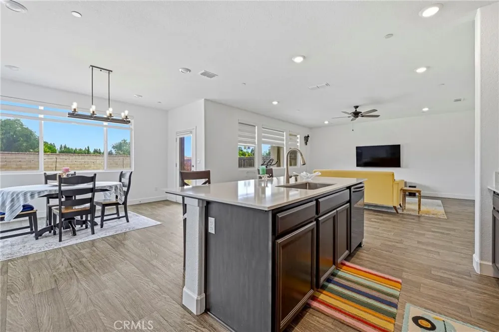2413 Explorador Merced, CA 95340